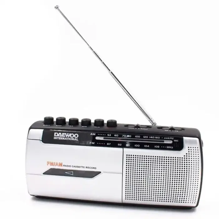 Altavoz Radio con Cassette y grabador Daewoo DRP107