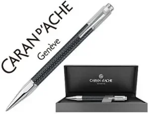 BOLIGRAFO CARAN D’ACHE VARIUS CUERPO FIBRA DE CARBON 3000 NEGRO PLACADO RODIO CON ESTUCHE PUNTA MEDIA