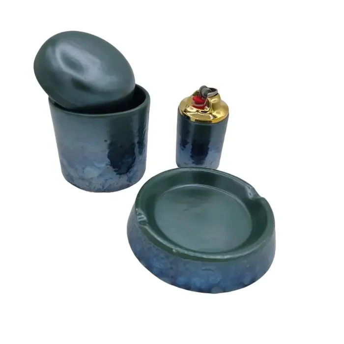Conjunto de fumador con cenicero, mechero y caja para tabaco material cerámica