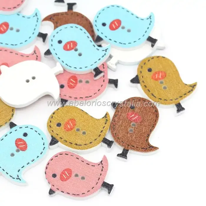 MIX 8 BOTONES DE MADERA 2 AGUJEROS FORMA POLLITO MIX DE COLORES 26x23mm