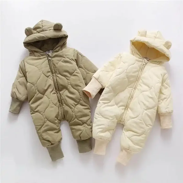 Pijama de bebé con capucha y forro cálido