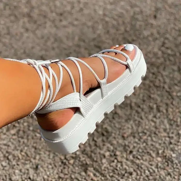 Zapatos con cordones al tobillo con suela de cuña
